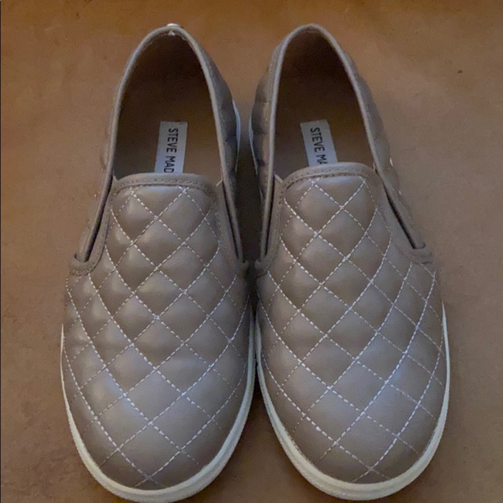 Steve Madden Ecentrcq Sneakers; size 7W